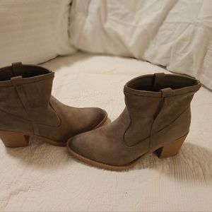 Qupide suede ankle boots, size 6.5, Brown color